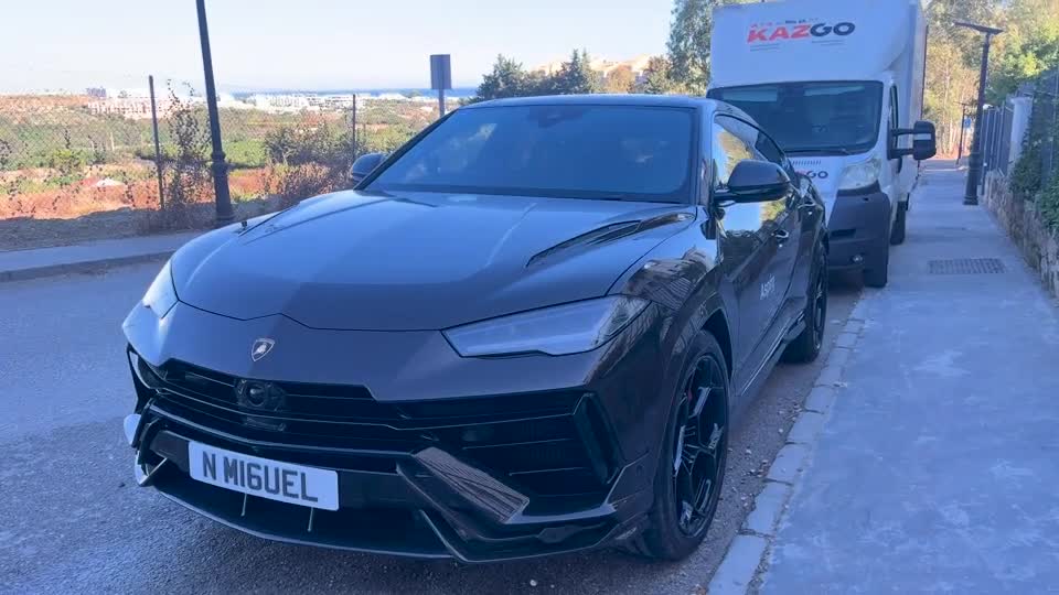 Lamborghini Urus outside after detailing
